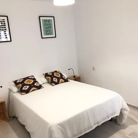 Ch Ii Zona De Ocio Nocturno * 科尼尔-德拉弗龙特拉